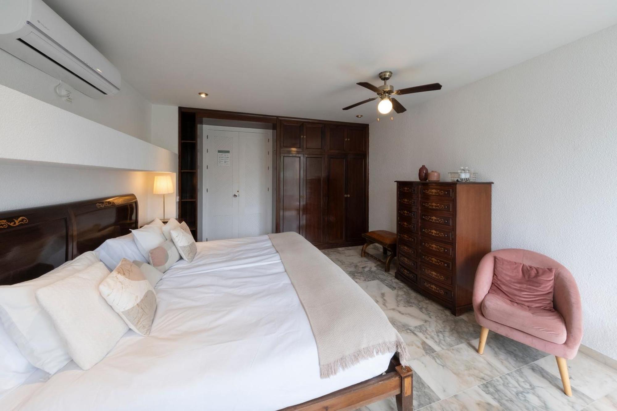 Hotel B&B Casa Arena Sevilla โตมาเรส ภายนอก รูปภาพ