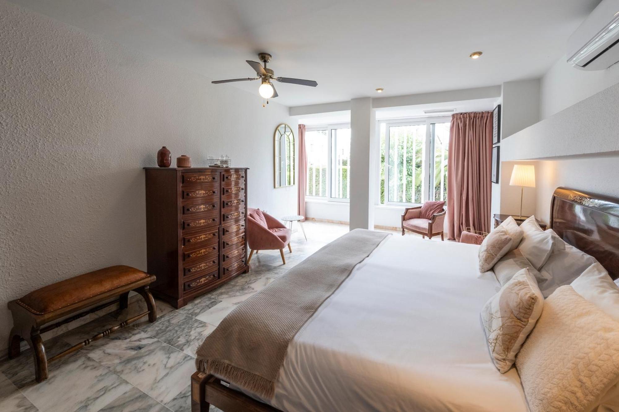 Hotel B&B Casa Arena Sevilla โตมาเรส ภายนอก รูปภาพ